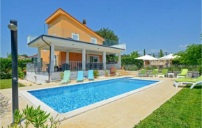 Gorgeous Home In Kanfanar With Wifi